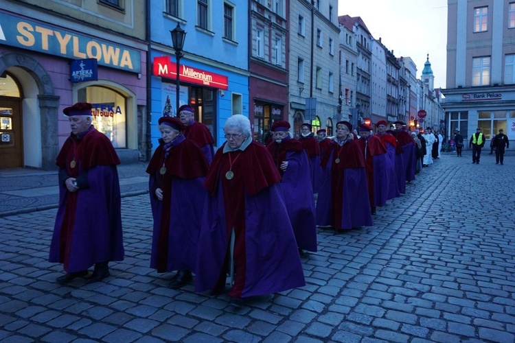 Wielki post rozpoczął się w Świdnicy od procesji pokutnej