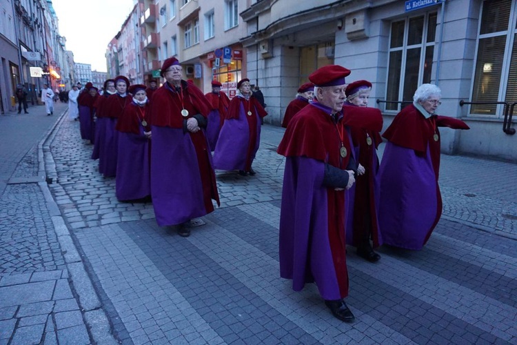 Wielki post rozpoczął się w Świdnicy od procesji pokutnej