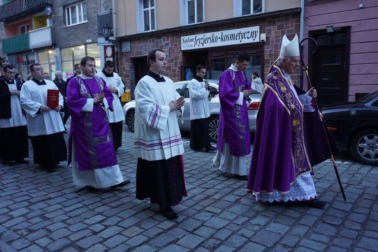 Wielki post rozpoczął się w Świdnicy od procesji pokutnej