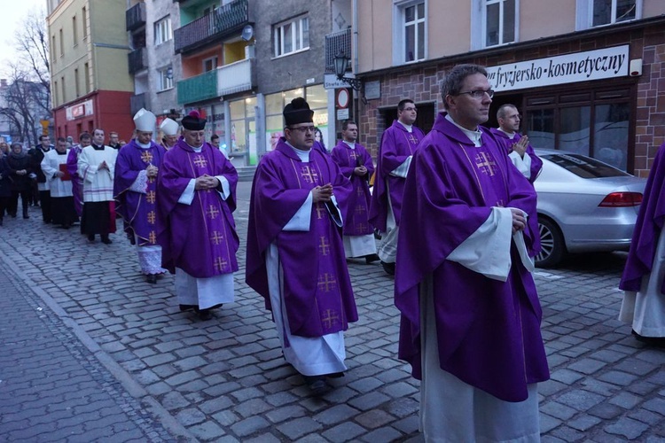 Wielki post rozpoczął się w Świdnicy od procesji pokutnej