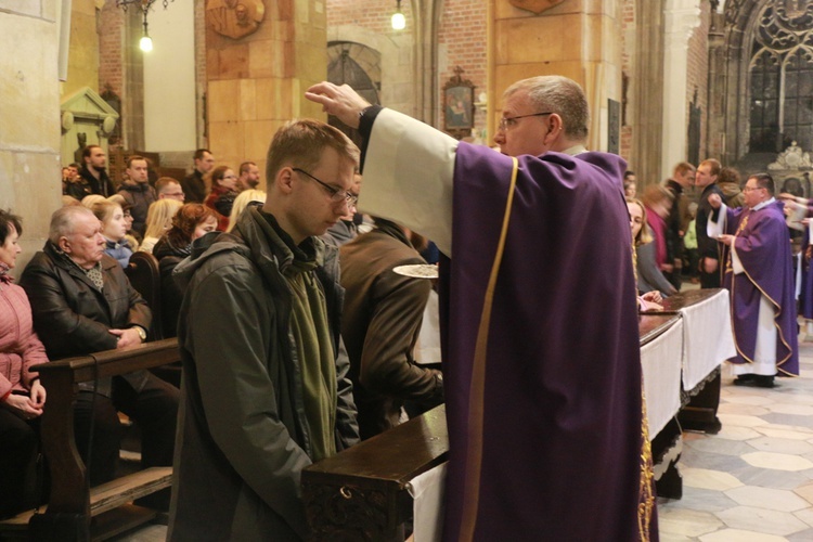 Środa Popielcowa w katedrze wrocławskiej