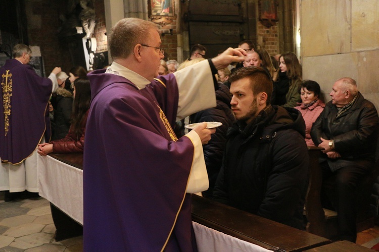 Środa Popielcowa w katedrze wrocławskiej