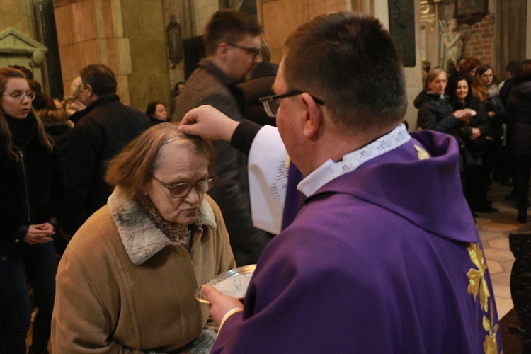 Środa Popielcowa w katedrze wrocławskiej