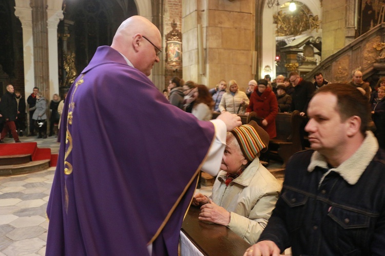 Środa Popielcowa w katedrze wrocławskiej