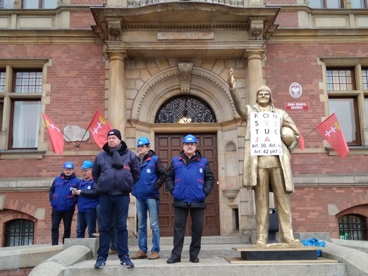 Ks. Jankowski bez honorowego obywatelstwa, pomnika i skweru