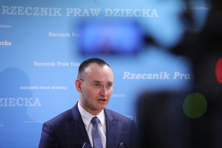 Rzecznik Praw Dziecka: Deklaracja LGBT+ może naruszać konstytucję