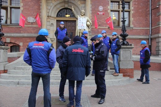 Gdańscy radni zagłosowali w sprawie ks. Jankowskiego