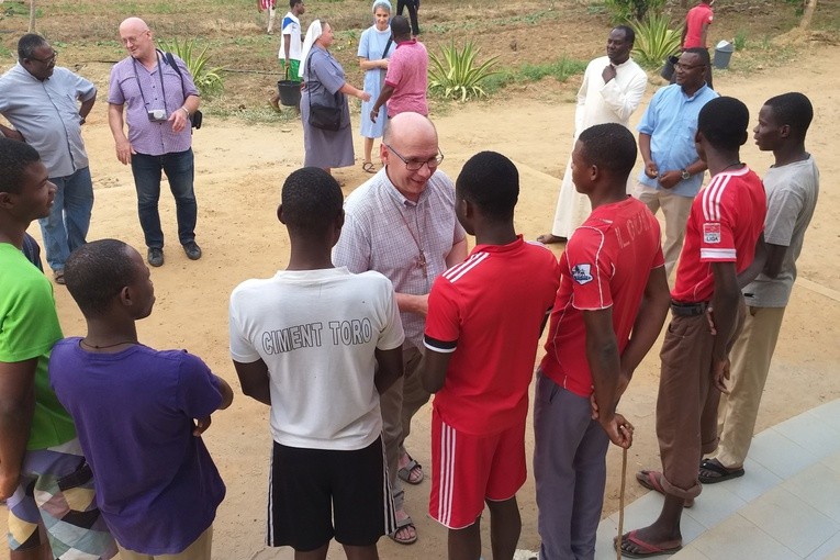 Bp Janusz Ostowski w Togo
