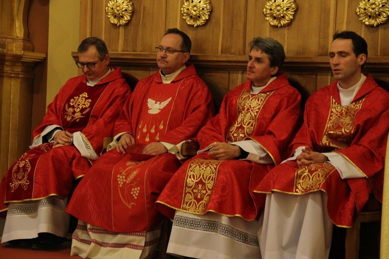 Młodzież bierzmowana solidarna z prześladowanymi chrześcijanami