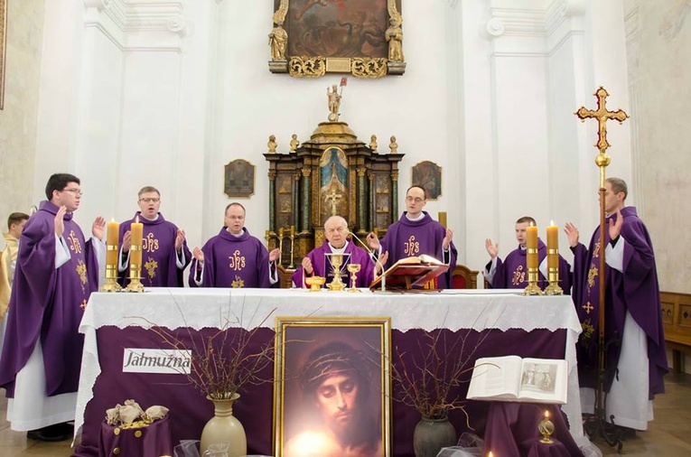 Nowi lektorzy i akolici w semianrium 