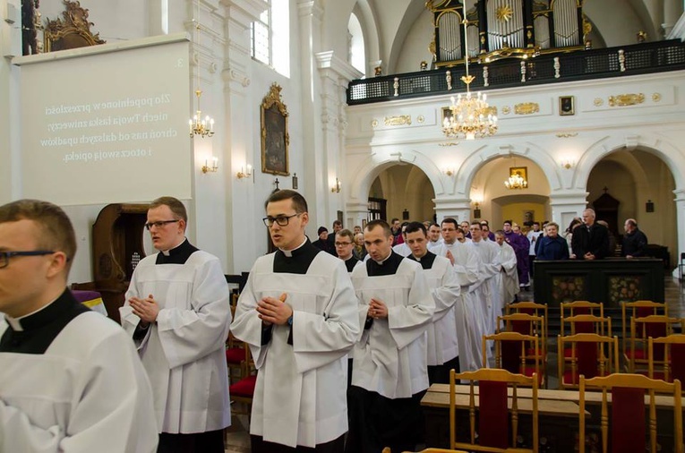 Nowi lektorzy i akolici w semianrium 