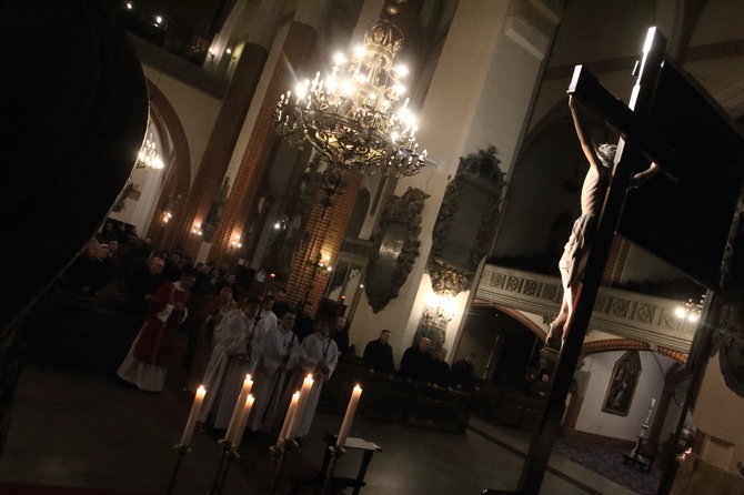 Droga Krzyżowa za grzech w Kościele