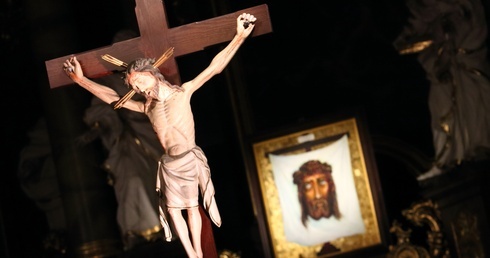 Droga Krzyżowa za grzech w Kościele
