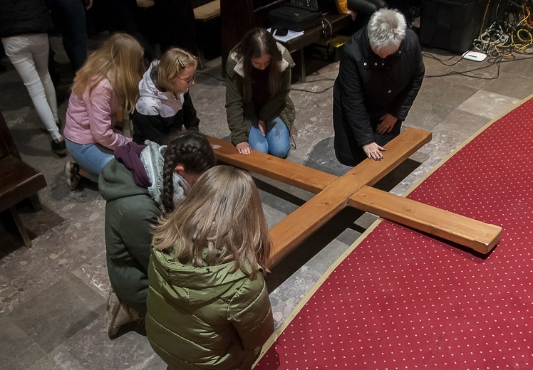 Wielkopostne Czuwanie Młodych w Złocieńcu cz. 2