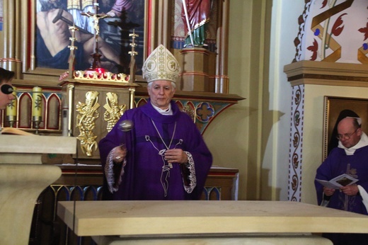 Poświęcenie ołtarza w Mokrem