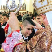 Biskup tarnowski Andrzej Jeż prosił młodych w Dębicy, by nie byli straconym pokoleniem.