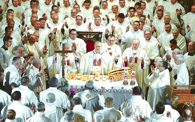 ▲	Eucharystia  na rozpoczęcie peregrynacji obrazu opiekuna Świętej Rodziny.