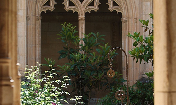 Miejsce, gdzie Jezus rozmawiał z Samarytanką  o „żywej wodzie”, dało początek nazwie wspólnoty. 