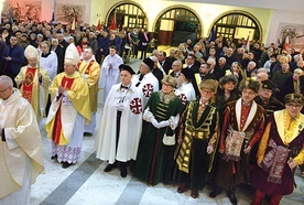 Głównym celebransem Eucharystii w świątyni  pw. św. Kazimierza był biskup ordynariusz.