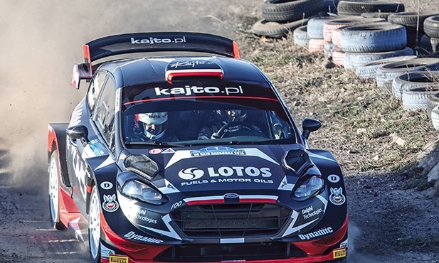 Załoga Kajetan Kajetanowicz i Maciej Szczepaniak w samochodzie Ford Fiesta WRC na trasie odcinka specjalnego Autodrom Bemowo, podczas 56. Rajdu Barbórka w Warszawie