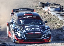 Załoga Kajetan Kajetanowicz i Maciej Szczepaniak w samochodzie Ford Fiesta WRC na trasie odcinka specjalnego Autodrom Bemowo, podczas 56. Rajdu Barbórka w Warszawie