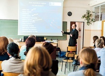 ▲	To rodzice rozsądzają, jakie wartości chcą przekazać dzieciom. Szkoła ma im w tym pomagać.