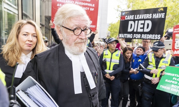 Melbourne: Kard. Pell skazany na 6 lat więzienia