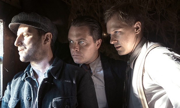 W roli Jana Nowaka-‑Jeziorańskiego wystąpił Philippe Tłokiński (pierwszy z prawej).