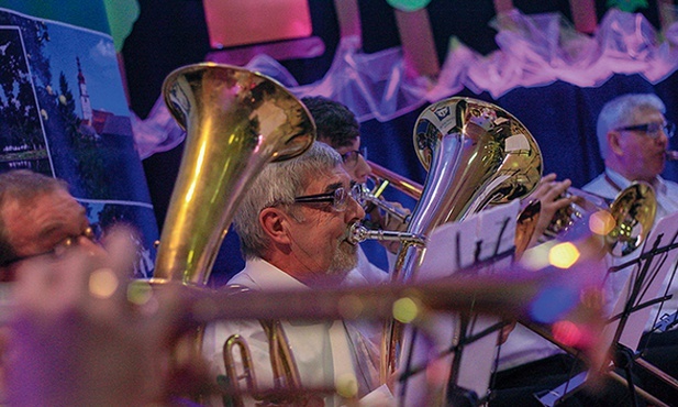 Stare melodie zagrała orkiestra dęta gminy Strzeleczki.