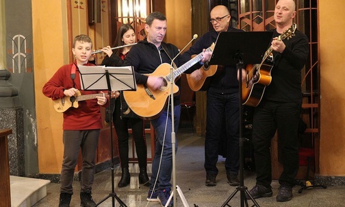 "Akademia nie z tej ziemi" poprowadziła śpiew podczas spotkania katolików i ewangelików