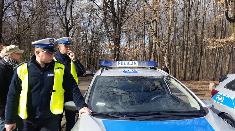 Piłkarze Piasta Gliwice z policjantami patrolują drogi