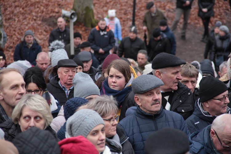 Wejherowo. Droga Krzyżowa kalwaryjskimi ścieżkami 