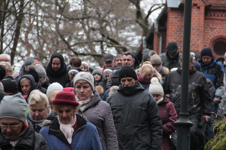 Wejherowo. Droga Krzyżowa kalwaryjskimi ścieżkami 