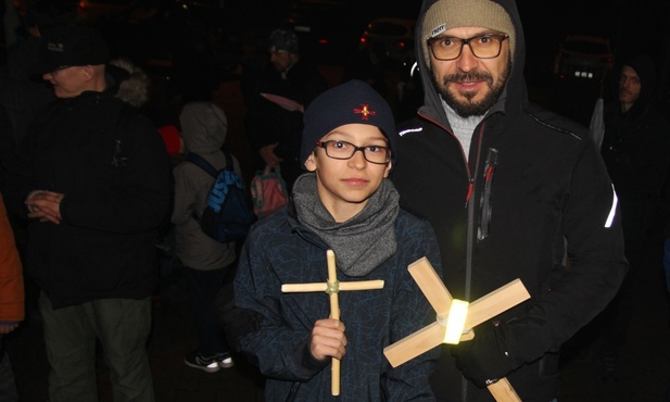 Z ojcem nocą na Drogę Krzyżową