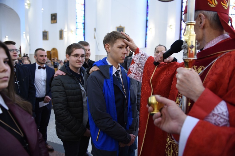 Bierzmowanie w kościele bł. Karoliny w Tarnowie