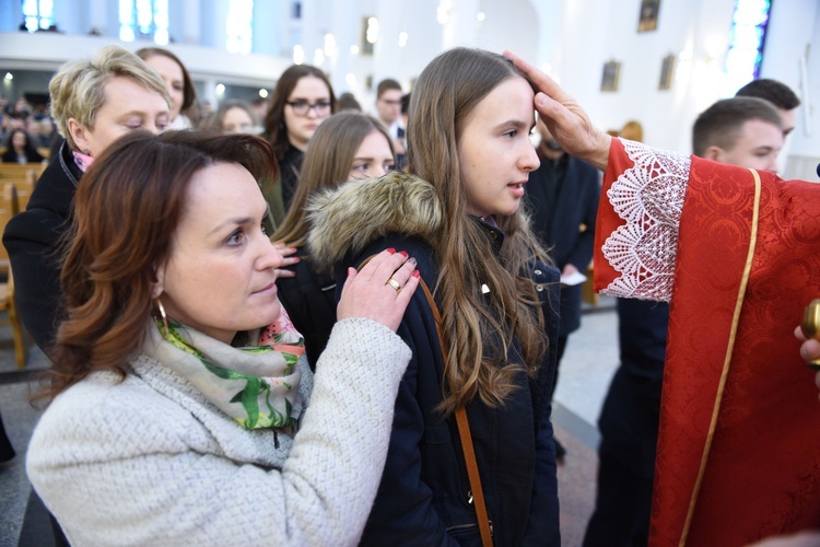 Bierzmowanie w kościele bł. Karoliny w Tarnowie