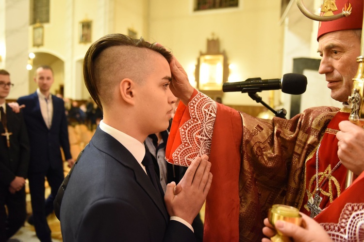 Bierzmowanie w kościele NSPJ w Tarnowie