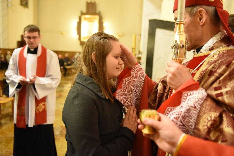 Bierzmowanie w kościele NSPJ w Tarnowie