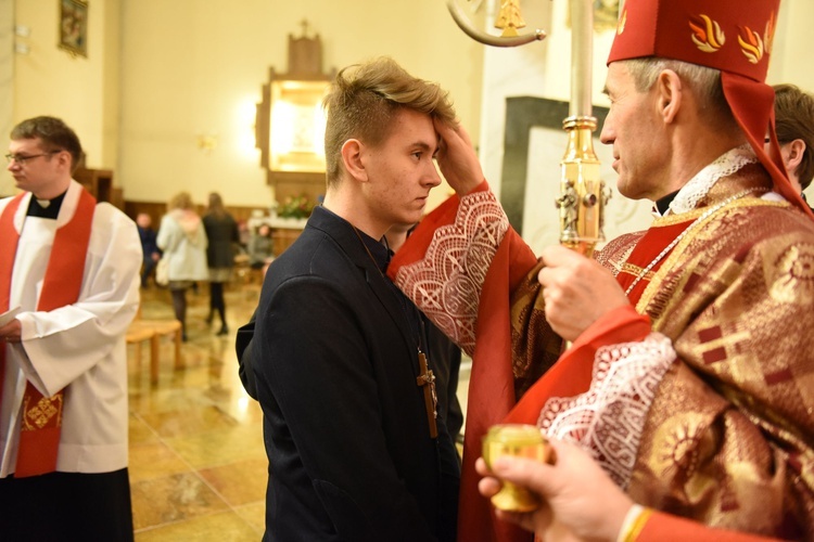 Bierzmowanie w kościele NSPJ w Tarnowie