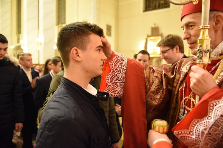 Bierzmowanie w kościele NSPJ w Tarnowie