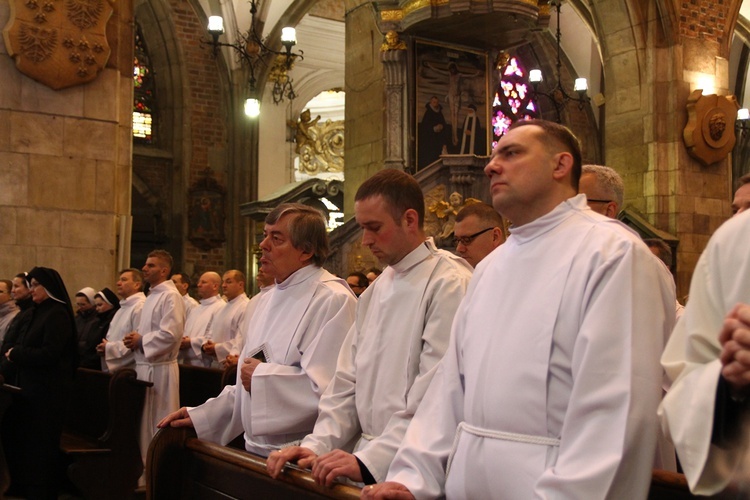 Święto patronalne abp. Józefa Kupnego i nowi nadzwyczajni szafarze Komunii św.