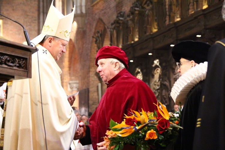 Święto patronalne abp. Józefa Kupnego i nowi nadzwyczajni szafarze Komunii św.