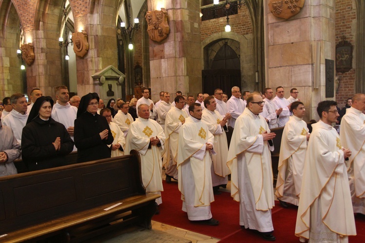 Święto patronalne abp. Józefa Kupnego i nowi nadzwyczajni szafarze Komunii św.