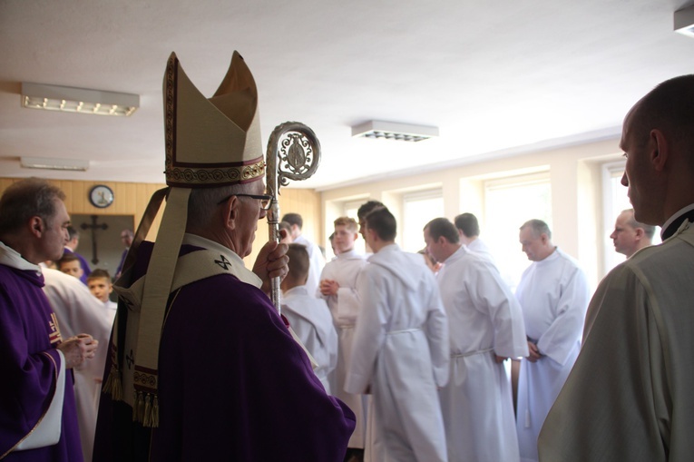 Poświęcenie ołtarza i prezbiterium w Bojszowach Nowych