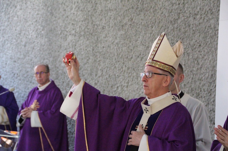 Poświęcenie ołtarza i prezbiterium w Bojszowach Nowych