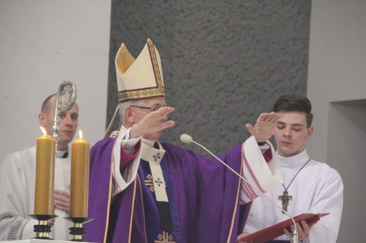 Poświęcenie ołtarza i prezbiterium w Bojszowach Nowych