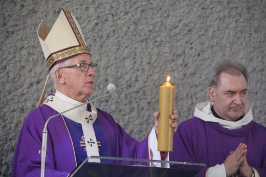 Poświęcenie ołtarza i prezbiterium w Bojszowach Nowych