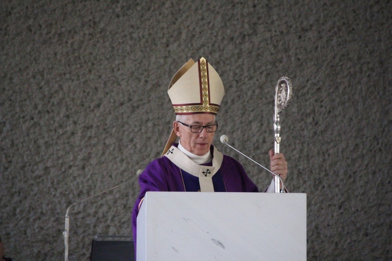 Poświęcenie ołtarza i prezbiterium w Bojszowach Nowych