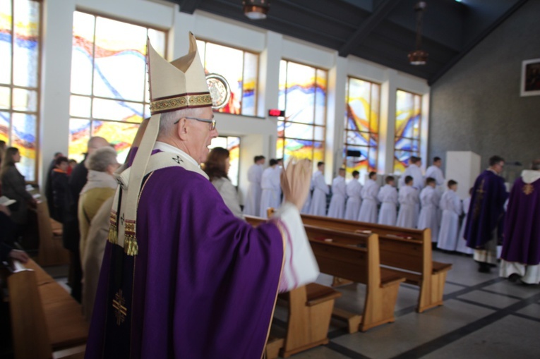 Poświęcenie ołtarza i prezbiterium w Bojszowach Nowych
