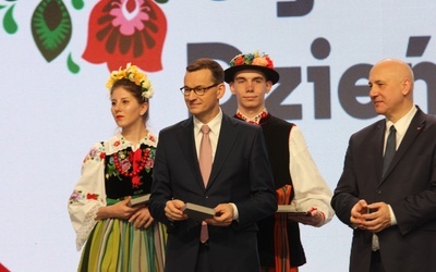 Premier Morawiecki wręczył odznaczenia zasłużonym sołtysom.